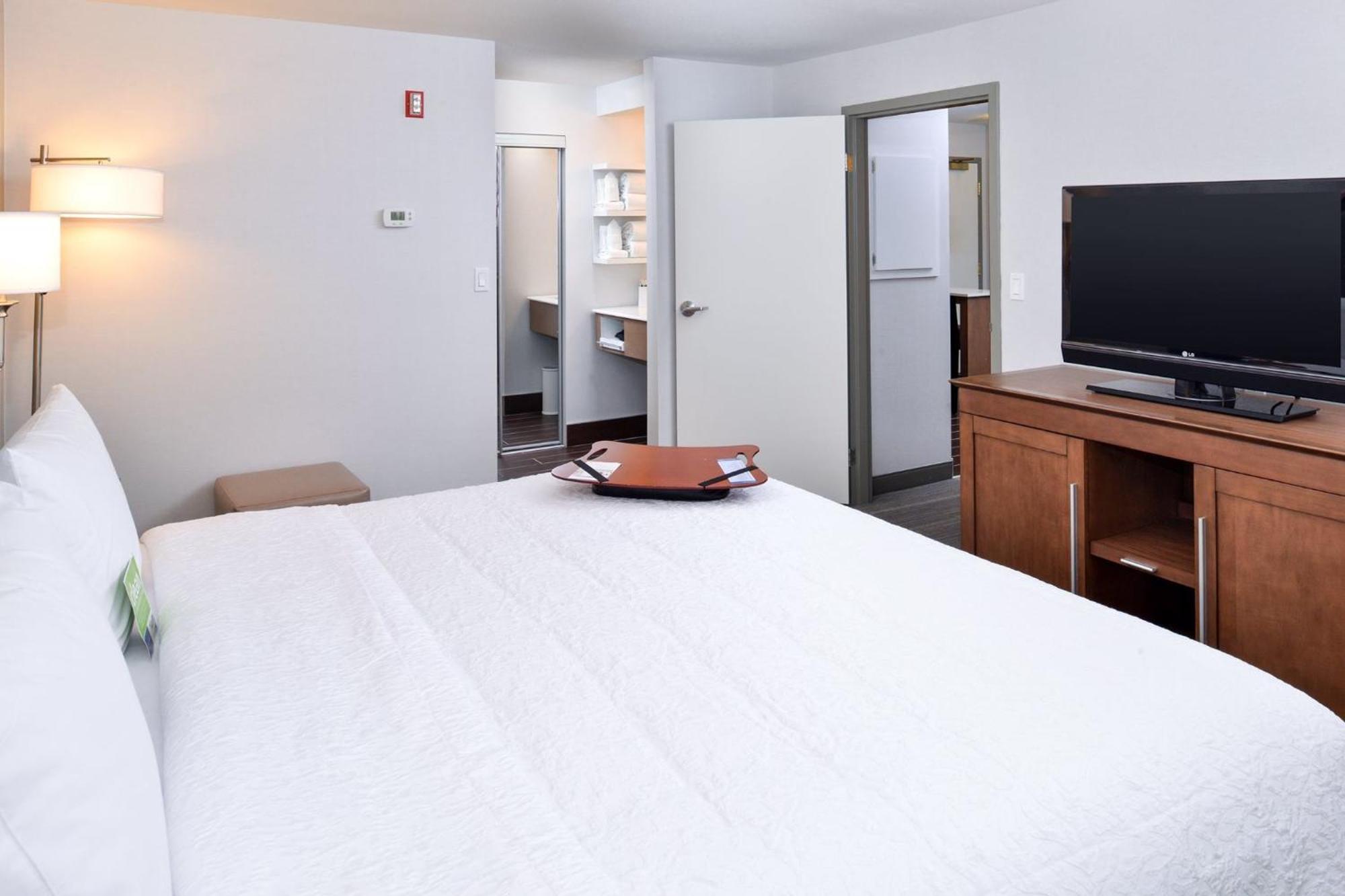 One-Bedroom King Suite with Kitchen - Non-Smoking