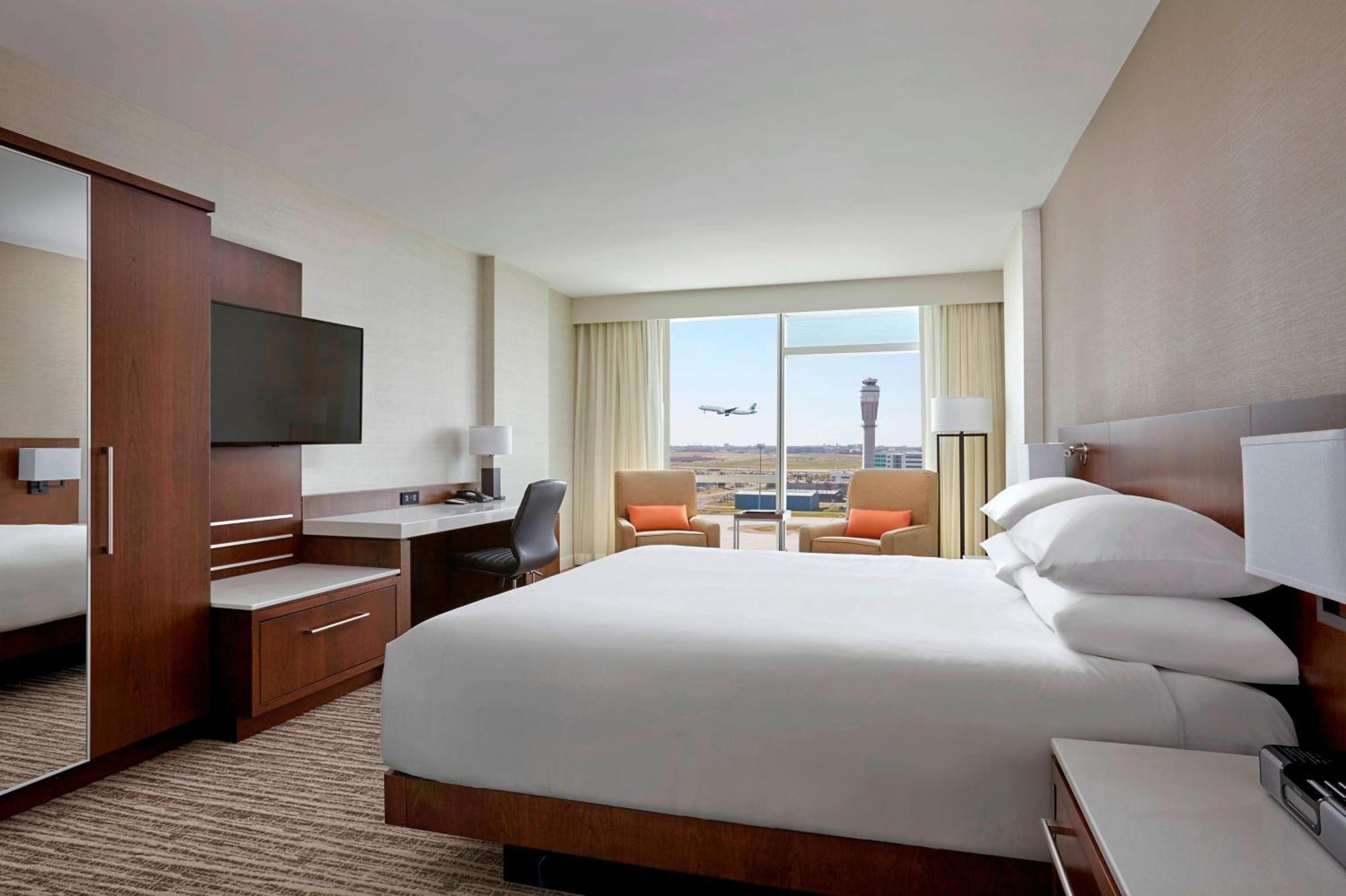 Kamer met Kingsize Bed en Uitzicht op de luchthaven