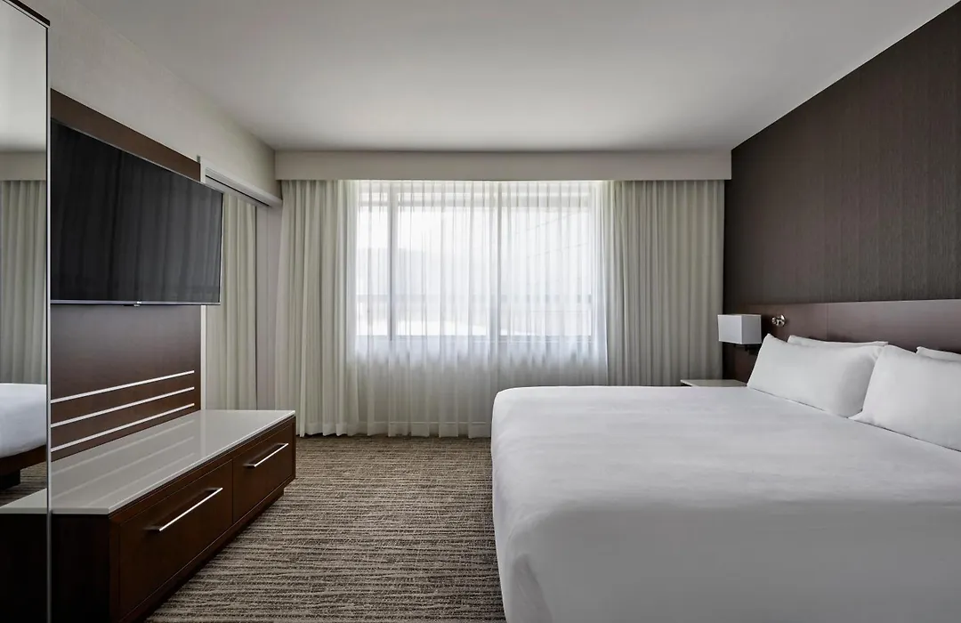 Calgary Airport Marriott In-Terminal Hotel-1